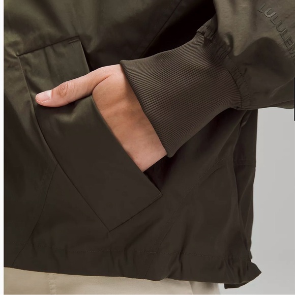 SOLD.  Lululemon Lightweight Hem-Cinch Bomber Jacket Nomad Size M - Picture 3 of 13